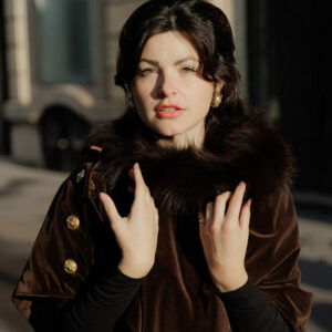 CAPE ICONIQUE Paris Élégant