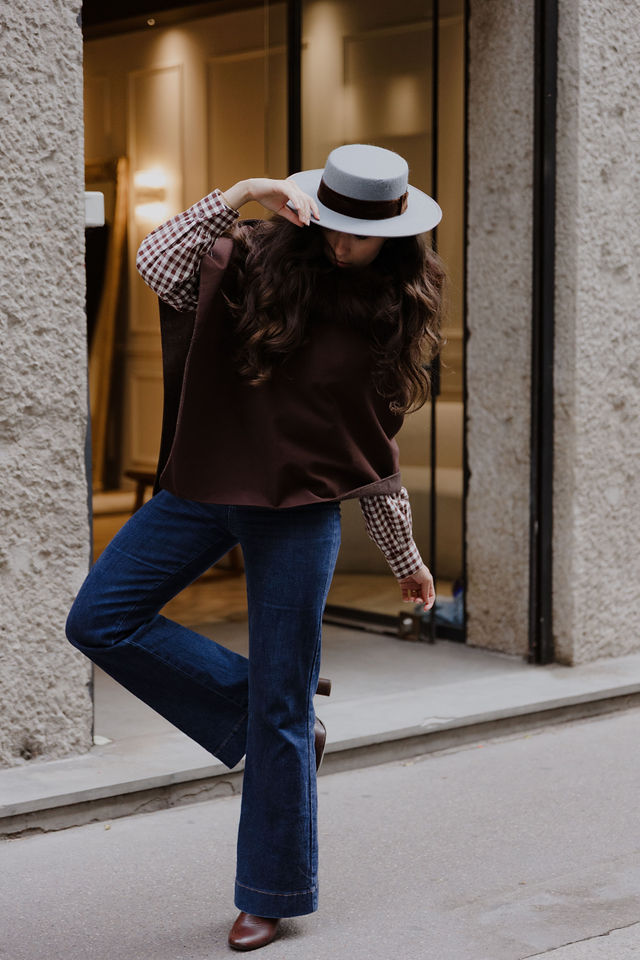 cape iconique lainage marron et coton déperlant, cape réversible et col en fourrure renard brun