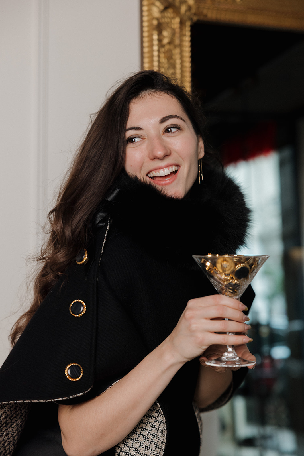 cape iconique tombée du ciel noir et tweed fourrure renard noir